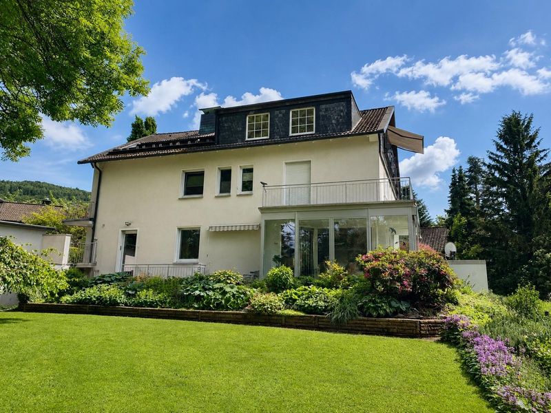 Zwei großzügige Wohnungen auf 1.205 m² Grundstück